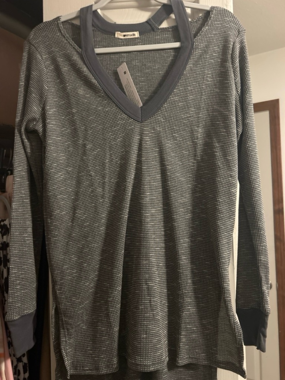 Women’s V-Neck Long Sleeve Sweater - Gray